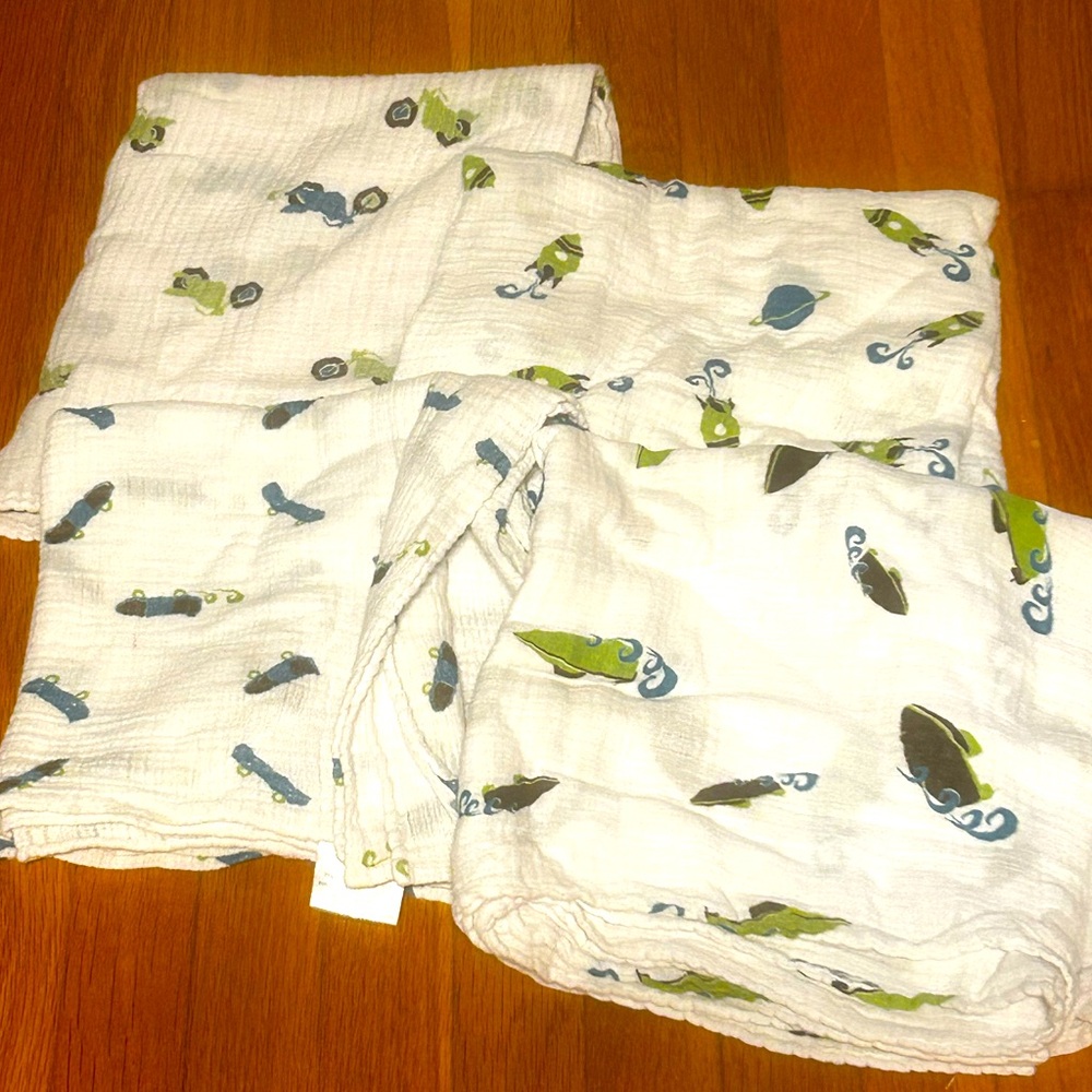 EUC Four (4) Aden + Anais Muslin Baby Swaddle Blankets Green and Blue Prints